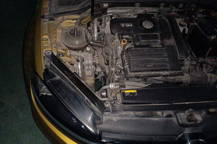 Used Volkswagen Golf 2018 180TSI Automatic Comfort Model Engine Bay Right