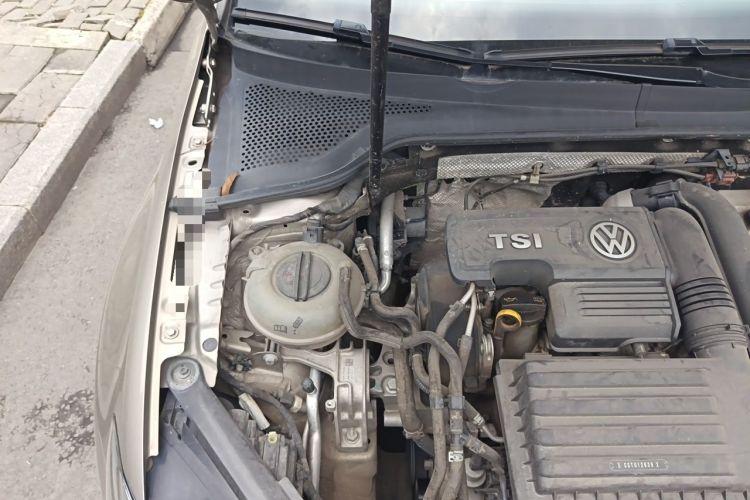Used Volkswagen Golf 2018 230TSI Automatic Comfort Model Engine Bay Right