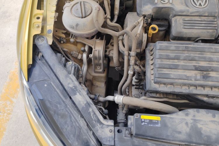 Used Volkswagen Golf 2018 230TSI Automatic Luxury Version Engine Bay Right