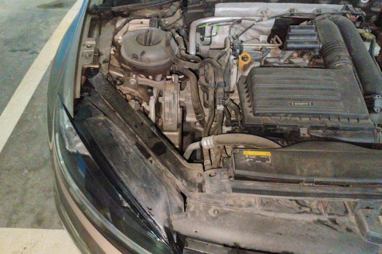 Used Volkswagen Golf 2018 230TSI Automatic Luxury Version Engine Bay Right