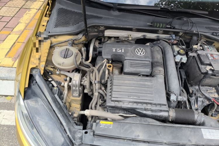 Used Volkswagen Golf 2018 230TSI Automatic Comfort Model Engine Bay Right