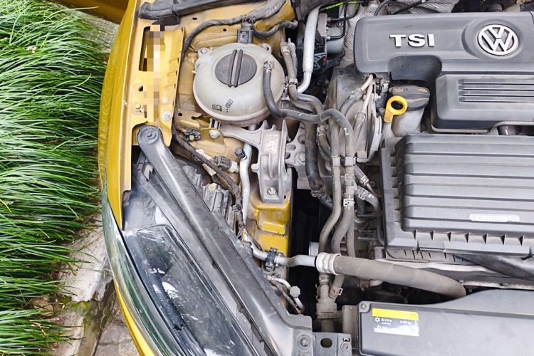 Used Volkswagen Golf 2018 230TSI Automatic Comfort Model Engine Bay Right