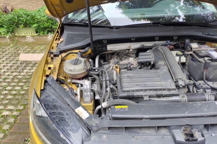 Used Volkswagen Golf 2018 230TSI Automatic Luxury Version Engine Bay Right