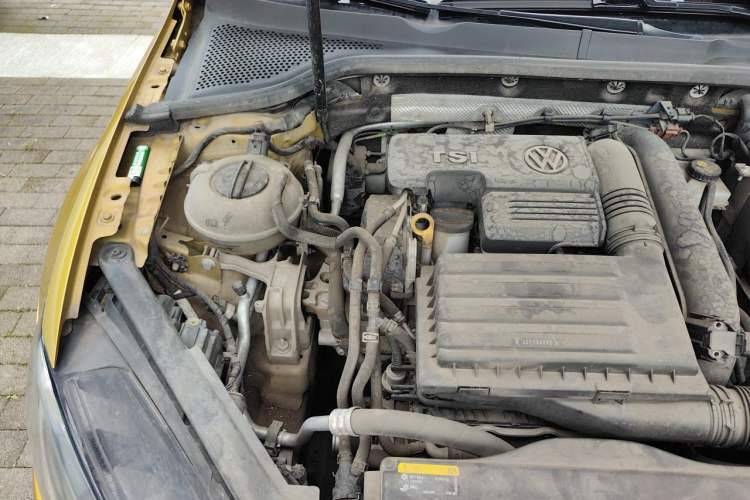Used Volkswagen Golf 2018 230TSI Automatic Luxury Version Engine Bay Right