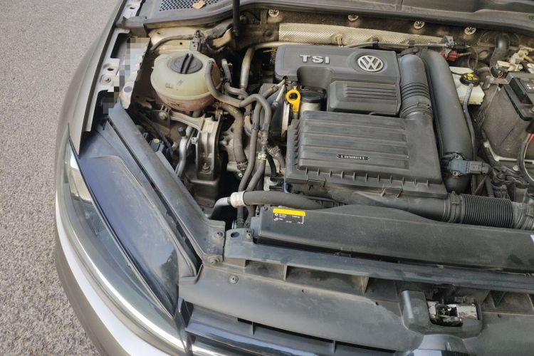 Used Volkswagen Golf 2018 230TSI Automatic Luxury Version Engine Bay Right