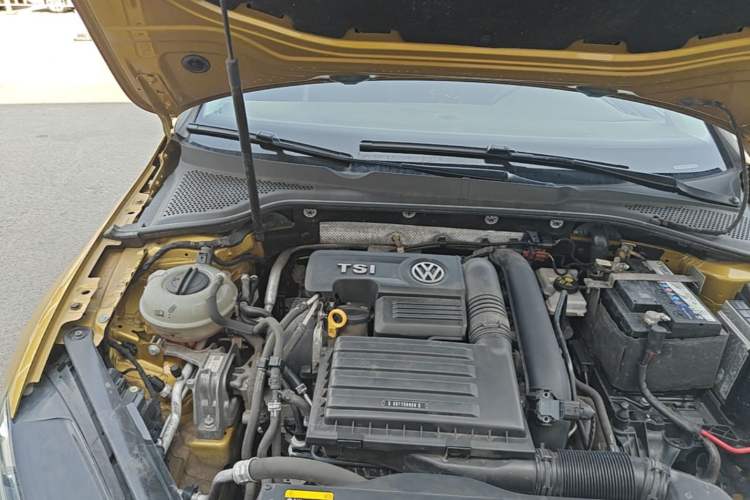 Used Volkswagen Golf 2018 230TSI Automatic Luxury Version Engine Bay Right