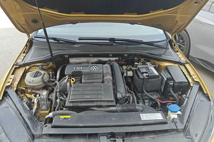 Used Volkswagen Golf 2018 230TSI Automatic Luxury Version Engine Bay