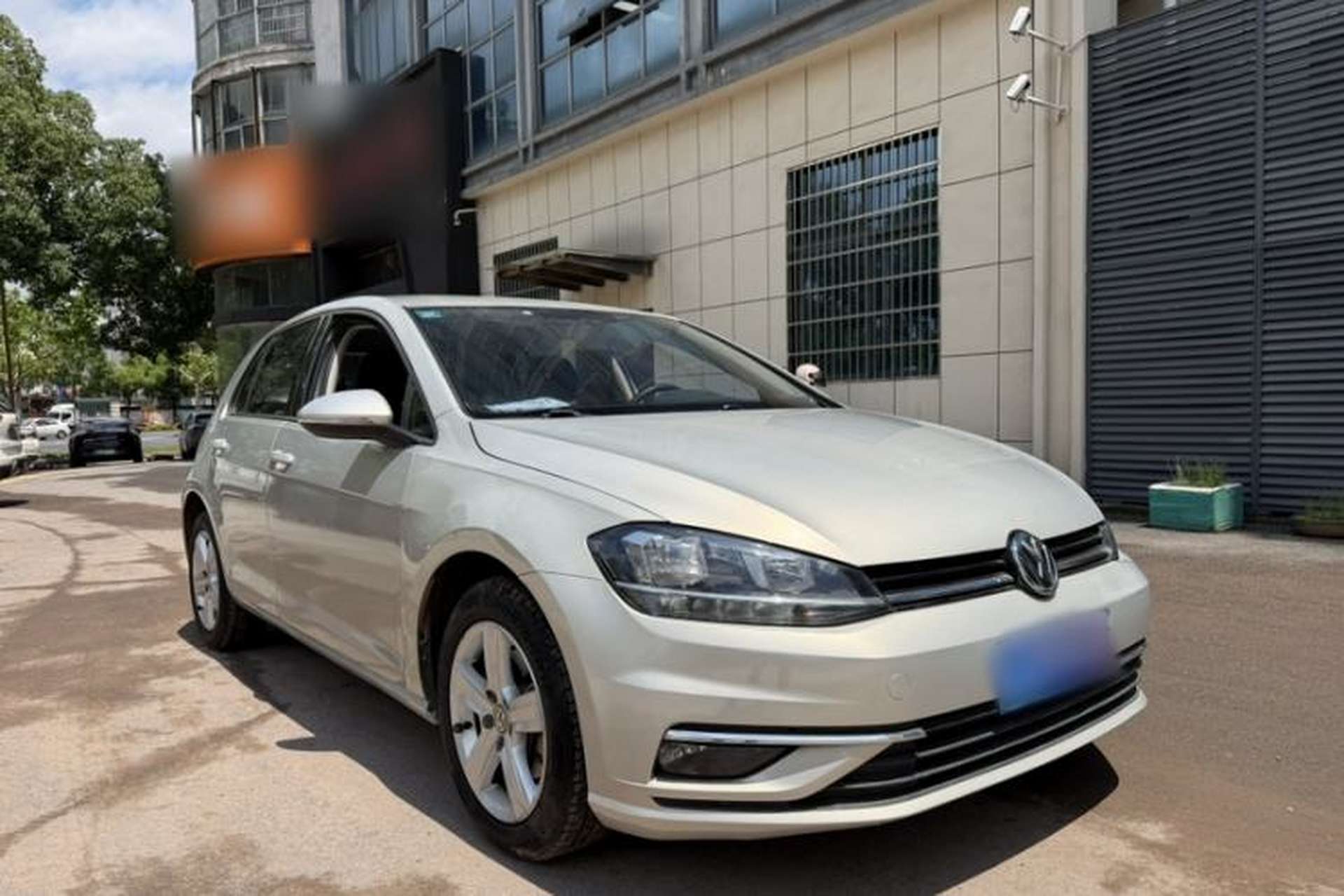 Used Volkswagen Golf 2018 1.6L Automatic Fashion Model Exterior 3