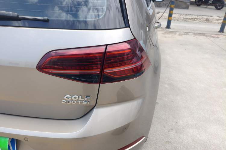 Used Volkswagen Golf 2018 230TSI Automatic Luxury Version Exterior 3