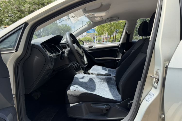 Used Volkswagen Golf 2018 1.6L Automatic Fashion Model Exterior 4