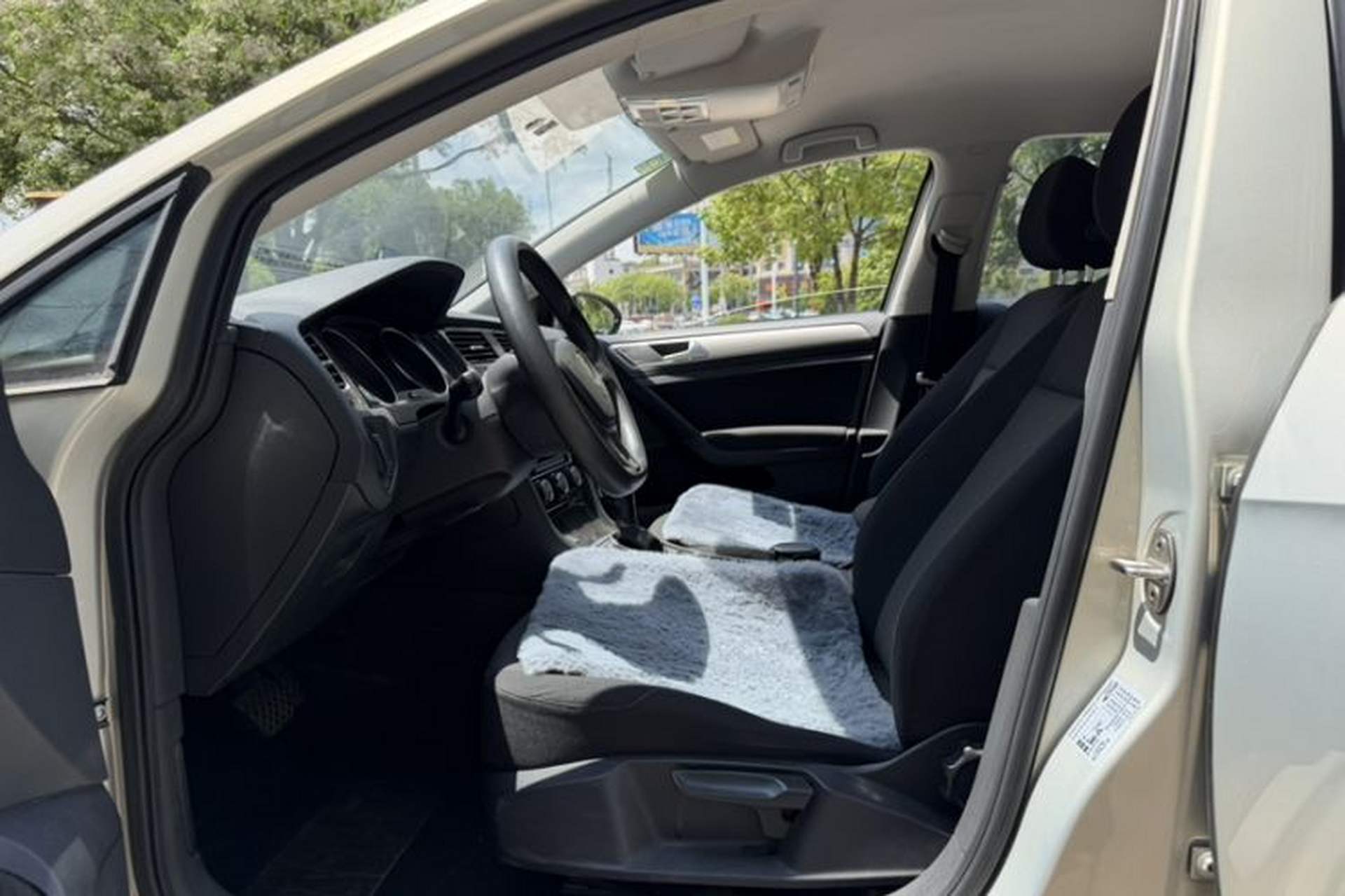 Used Volkswagen Golf 2018 1.6L Automatic Fashion Model Exterior 4