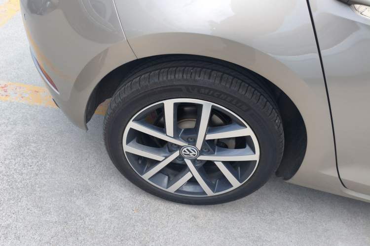 Used Volkswagen Golf 2018 230TSI Automatic Luxury Version Exterior 5