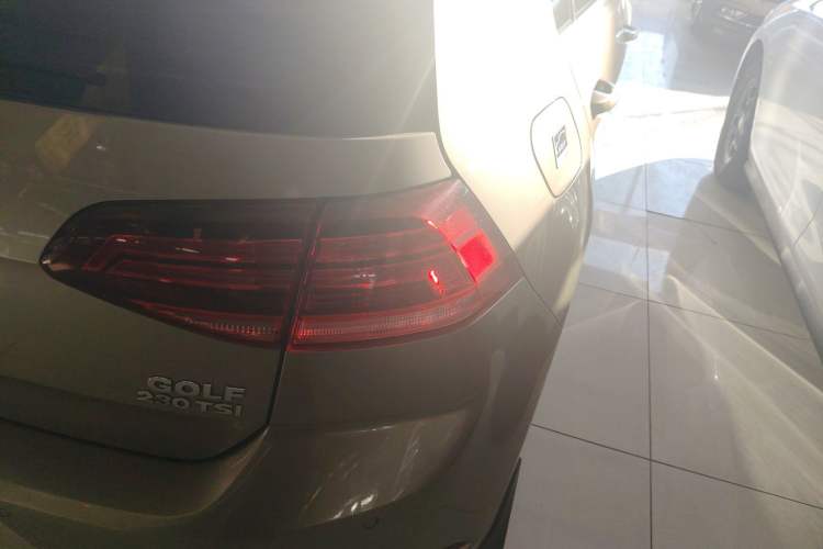 Used Volkswagen Golf 2018 230TSI Automatic Comfort Model Exterior 6