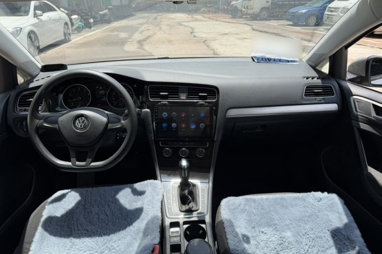 Used Volkswagen Golf 2018 1.6L Automatic Fashion Model Exterior 8