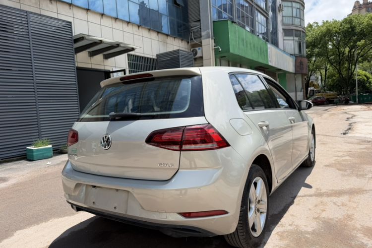 Used Volkswagen Golf 2018 1.6L Automatic Fashion Model Exterior 9