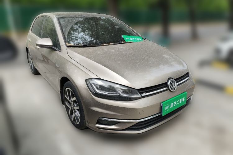 Used Volkswagen Golf 2018 230TSI Automatic Luxury Version Front Right 45 Deg