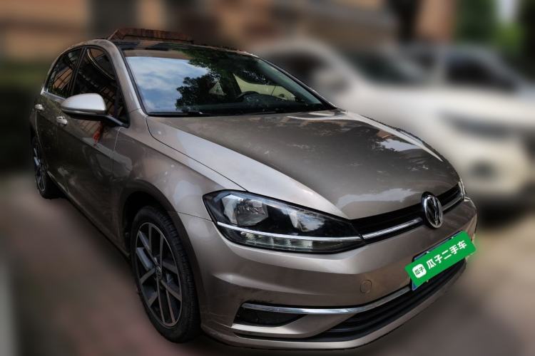 Used Volkswagen Golf 2018 230TSI Automatic Luxury Version Front Right 45 Deg