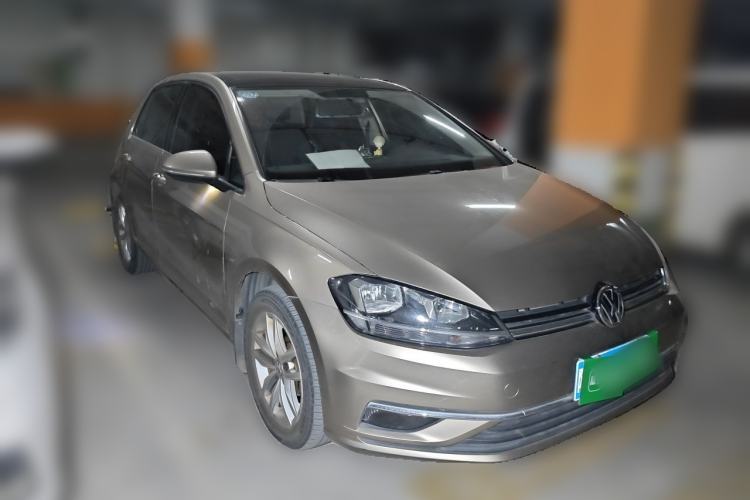 Used Volkswagen Golf 2018 230TSI Automatic Comfort Model Front Right 45 Deg