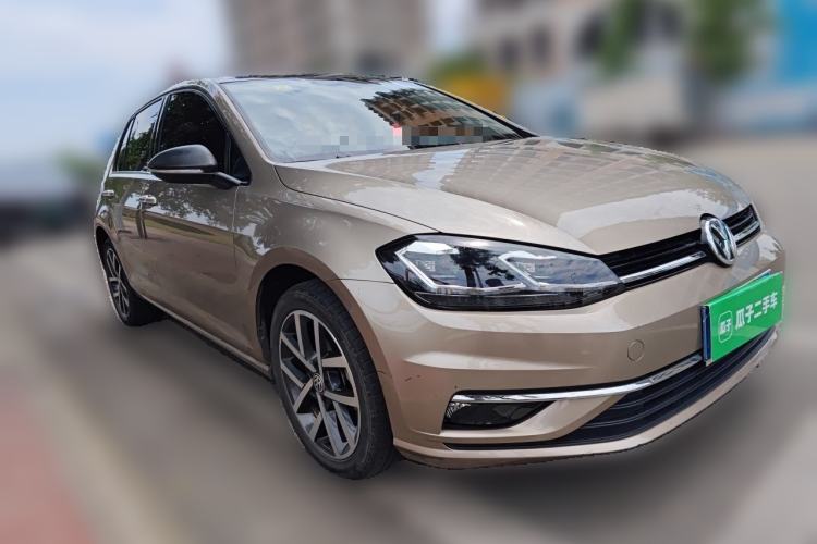 Used Volkswagen Golf 2018 230TSI Automatic Luxury Version Front Right 45 Deg