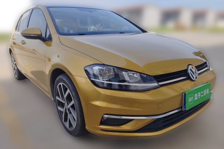 Used Volkswagen Golf 2018 230TSI Automatic Luxury Version Front Right 45 Deg