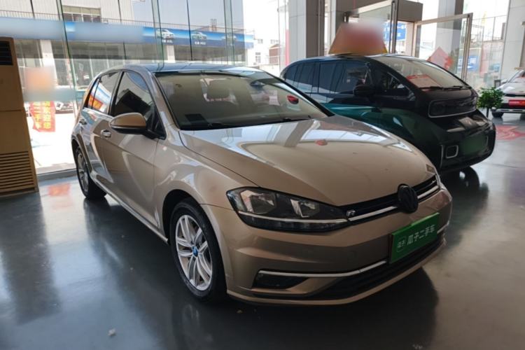 Used Volkswagen Golf 2018 230TSI Automatic Comfort Model Front Right 45 Deg