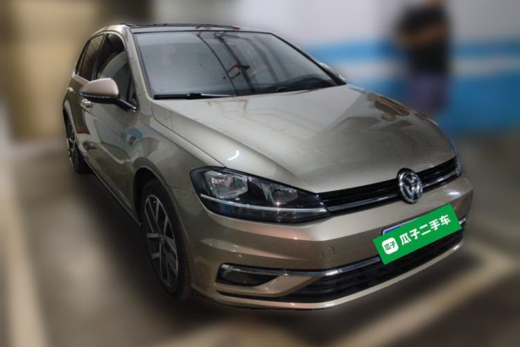 Used Volkswagen Golf 2018 230TSI Automatic Luxury Version Front Right 45 Deg