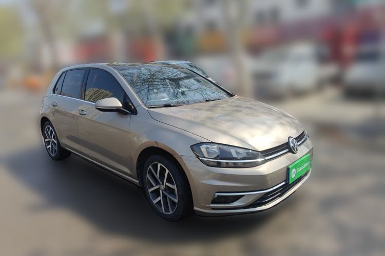 Used Volkswagen Golf 2018 230TSI Automatic Luxury Version Front Right 45 Deg