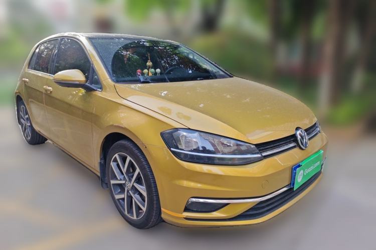 Used Volkswagen Golf 2018 230TSI Automatic Luxury Version Front Right 45 Deg
