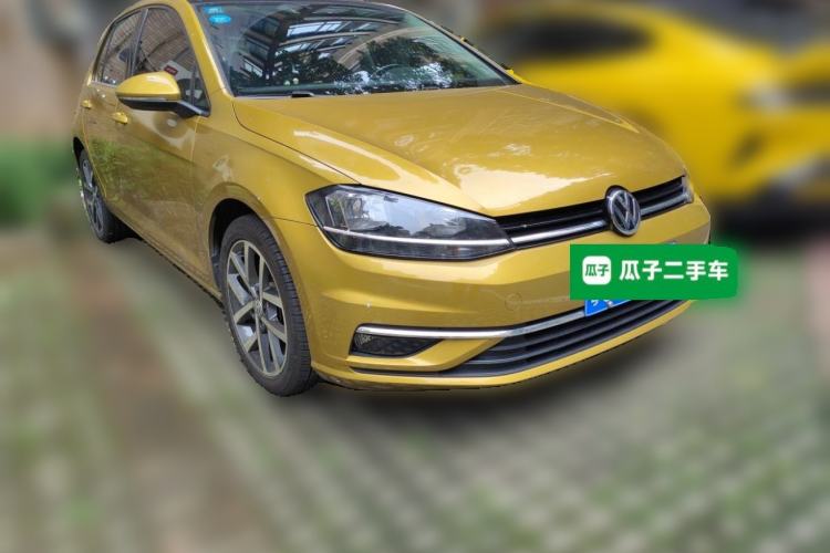 Used Volkswagen Golf 2018 230TSI Automatic Luxury Version Front Right 45 Deg