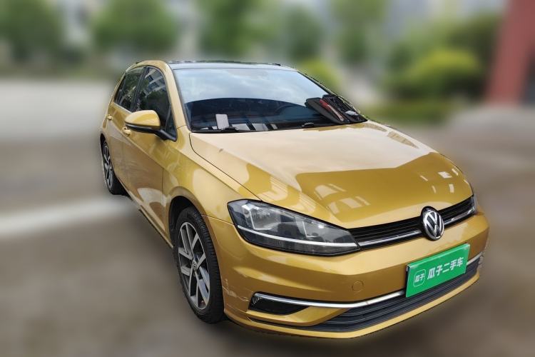 Used Volkswagen Golf 2018 230TSI Automatic Luxury Version Front Right 45 Deg