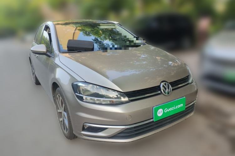 Used Volkswagen Golf 2018 230TSI Automatic Luxury Version Front Right 45 Deg
