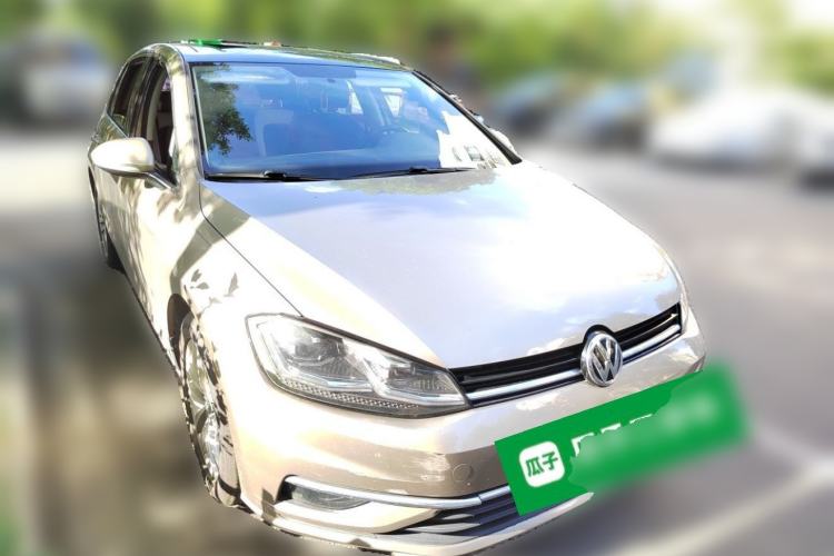 Used Volkswagen Golf 2018 230TSI Automatic Comfort Model Front Right 45 Deg