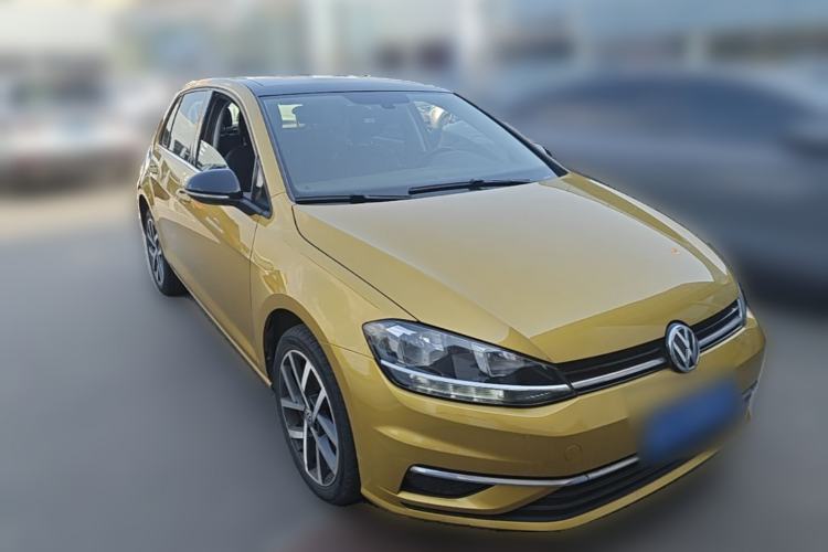 Used Volkswagen Golf 2018 230TSI Automatic Luxury Version Front Right 45 Deg
