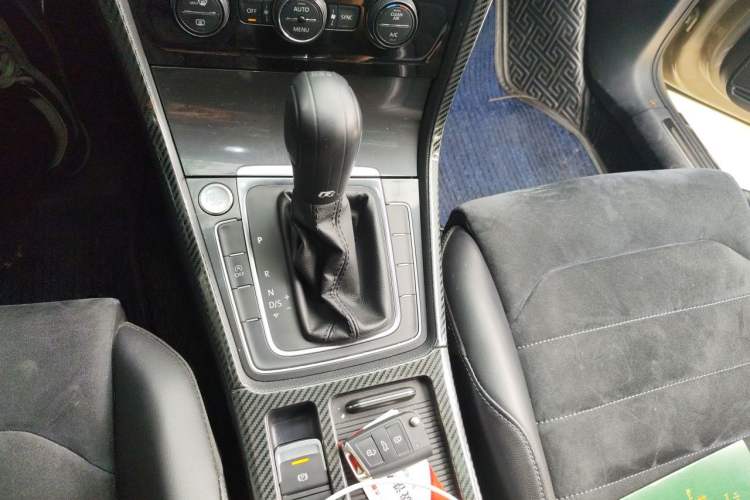 Used Volkswagen Golf 2018 230TSI Automatic Luxury Version Gear Lever