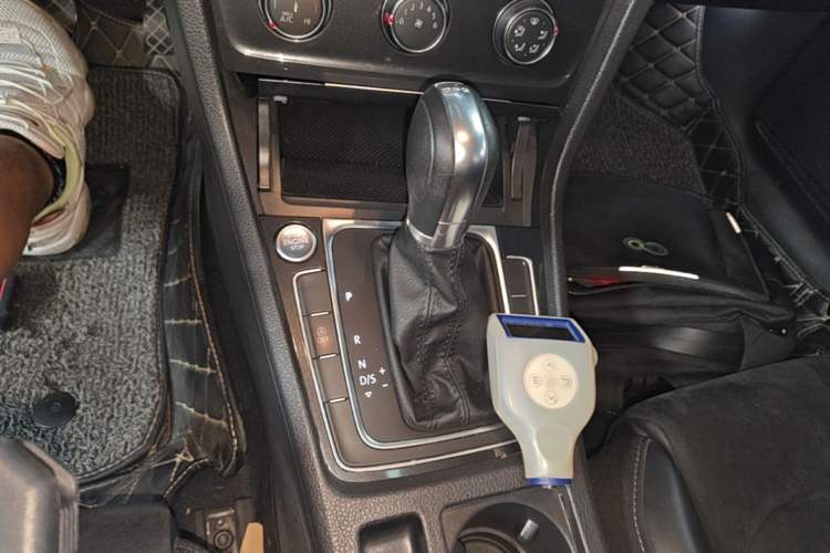 Used Volkswagen Golf 2018 230TSI Automatic Luxury Version Gear Lever