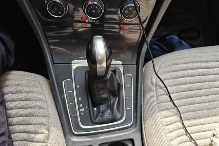 Used Volkswagen Golf 2018 1.6L Automatic Comfort Model Gear Lever