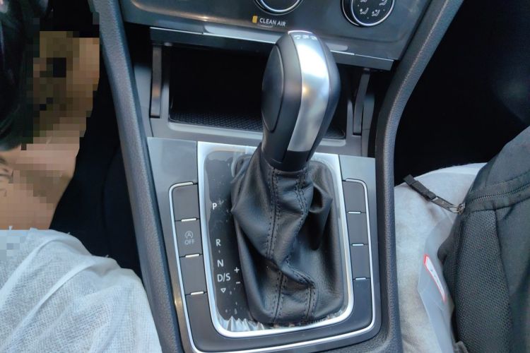Used Volkswagen Golf 2018 230TSI Automatic Comfort Model Gear Lever