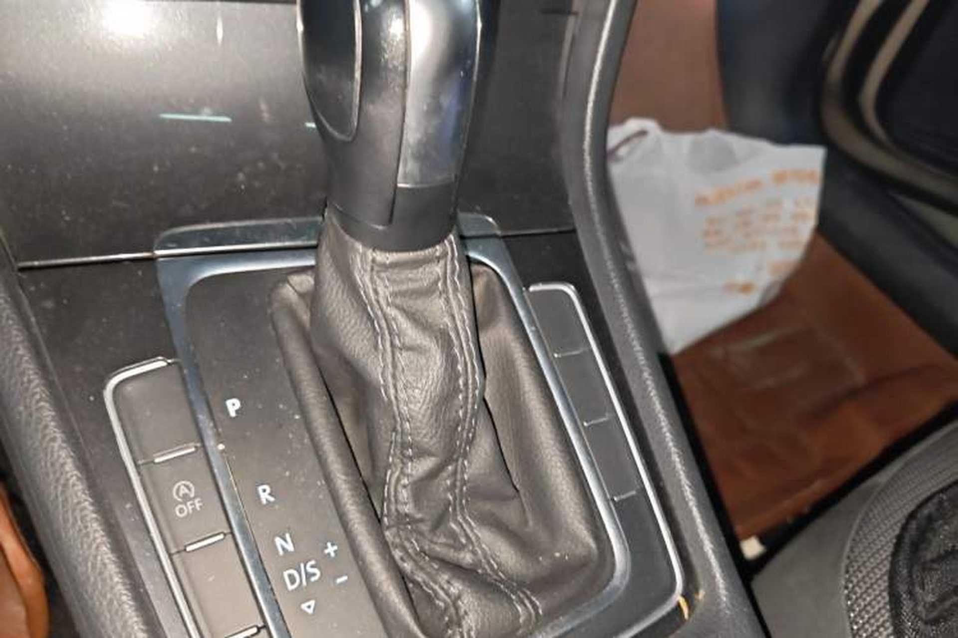 Used Volkswagen Golf 2018 230TSI Automatic Comfort Model Gear Lever