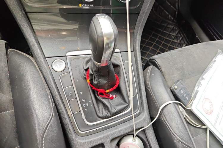 Used Volkswagen Golf 2018 230TSI Automatic Luxury Version Gear Lever