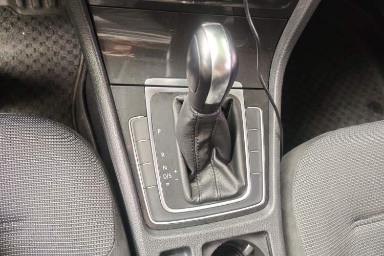 Used Volkswagen Golf 2018 1.6L Automatic Comfort Model Gear Lever