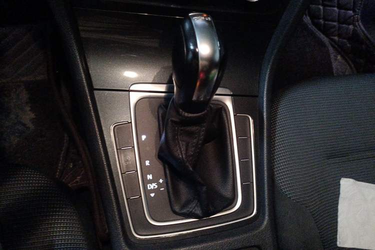 Used Volkswagen Golf 2018 180TSI Automatic Comfort Model Gear Lever