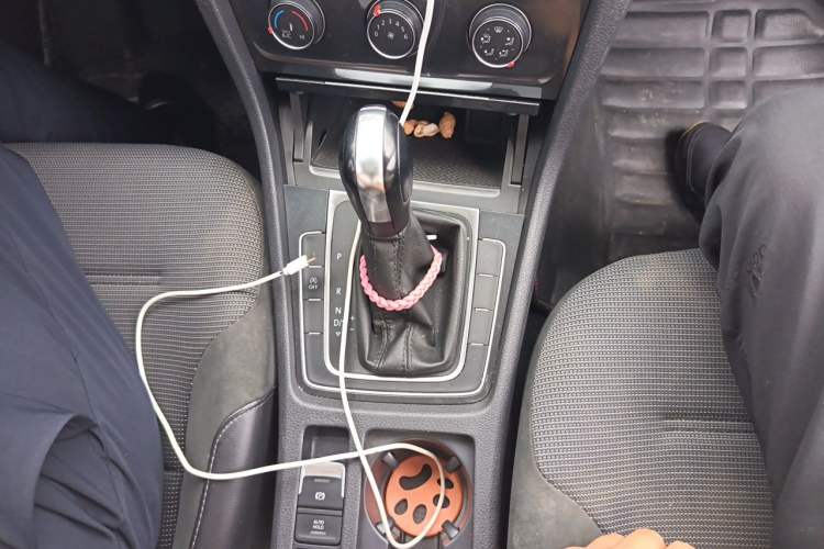 Used Volkswagen Golf 2018 230TSI Automatic Comfort Model Gear Lever