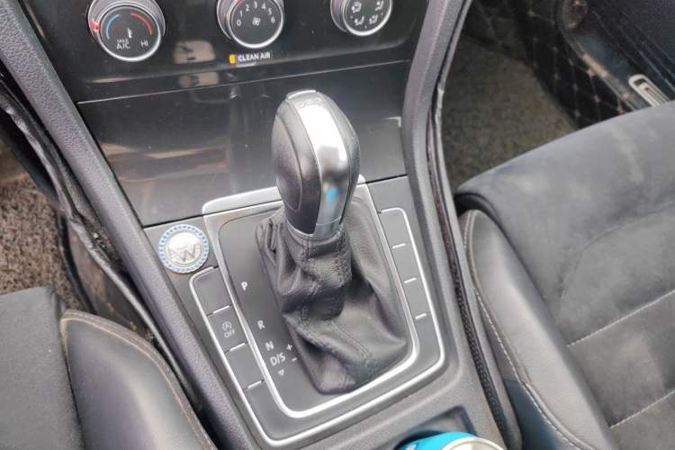 Used Volkswagen Golf 2018 230TSI Automatic Luxury Version Gear Lever