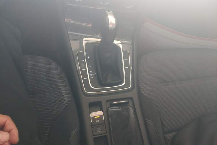 Used Volkswagen Golf 2018 230TSI Automatic Comfort Model Gear Lever