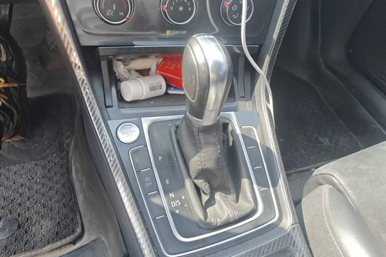Used Volkswagen Golf 2018 230TSI Automatic Luxury Version Gear Lever