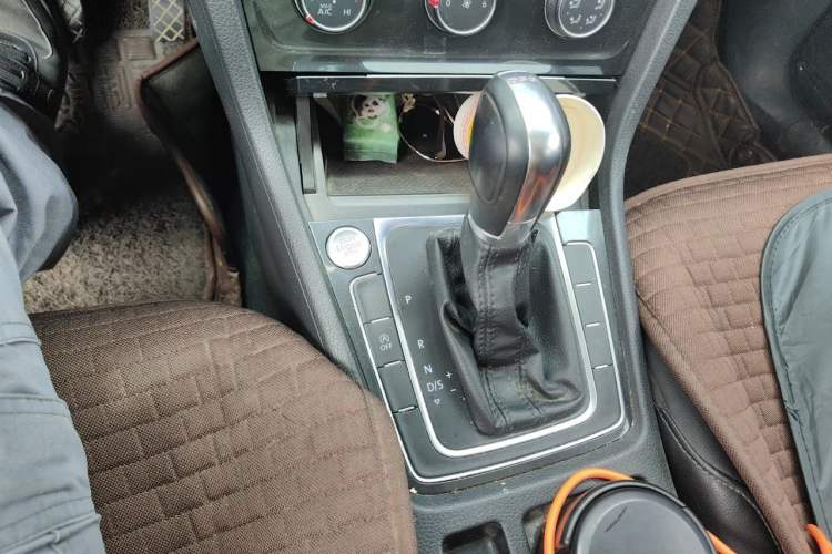 Used Volkswagen Golf 2018 230TSI Automatic Luxury Version Gear Lever