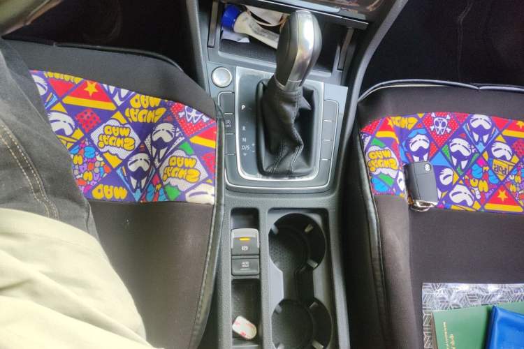 Used Volkswagen Golf 2018 230TSI Automatic Luxury Version Gear Lever