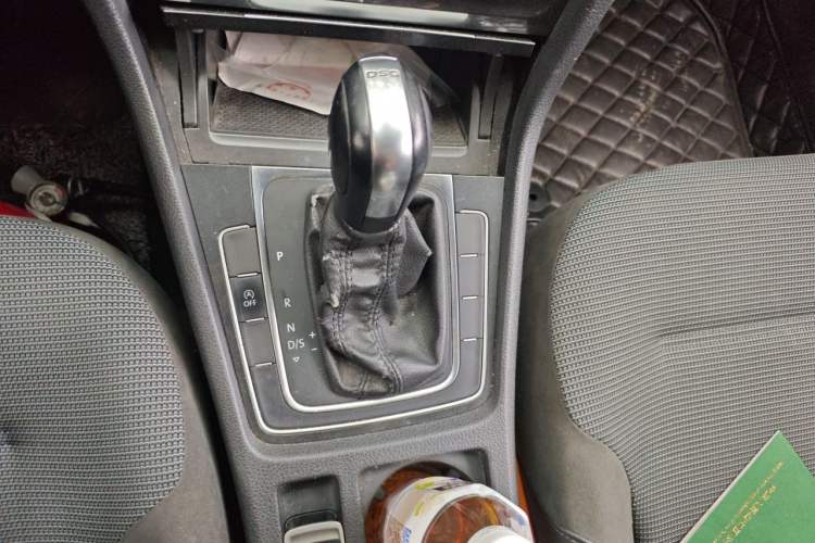 Used Volkswagen Golf 2018 230TSI Automatic Comfort Model Gear Lever