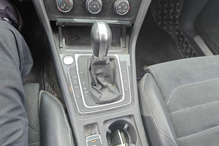 Used Volkswagen Golf 2018 230TSI Automatic Luxury Version Gear Lever