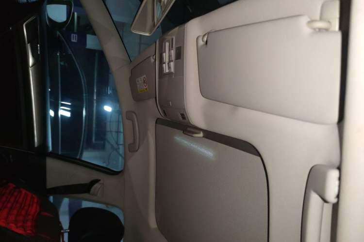 Used Volkswagen Golf 2018 230TSI Automatic Comfort Model Headliner